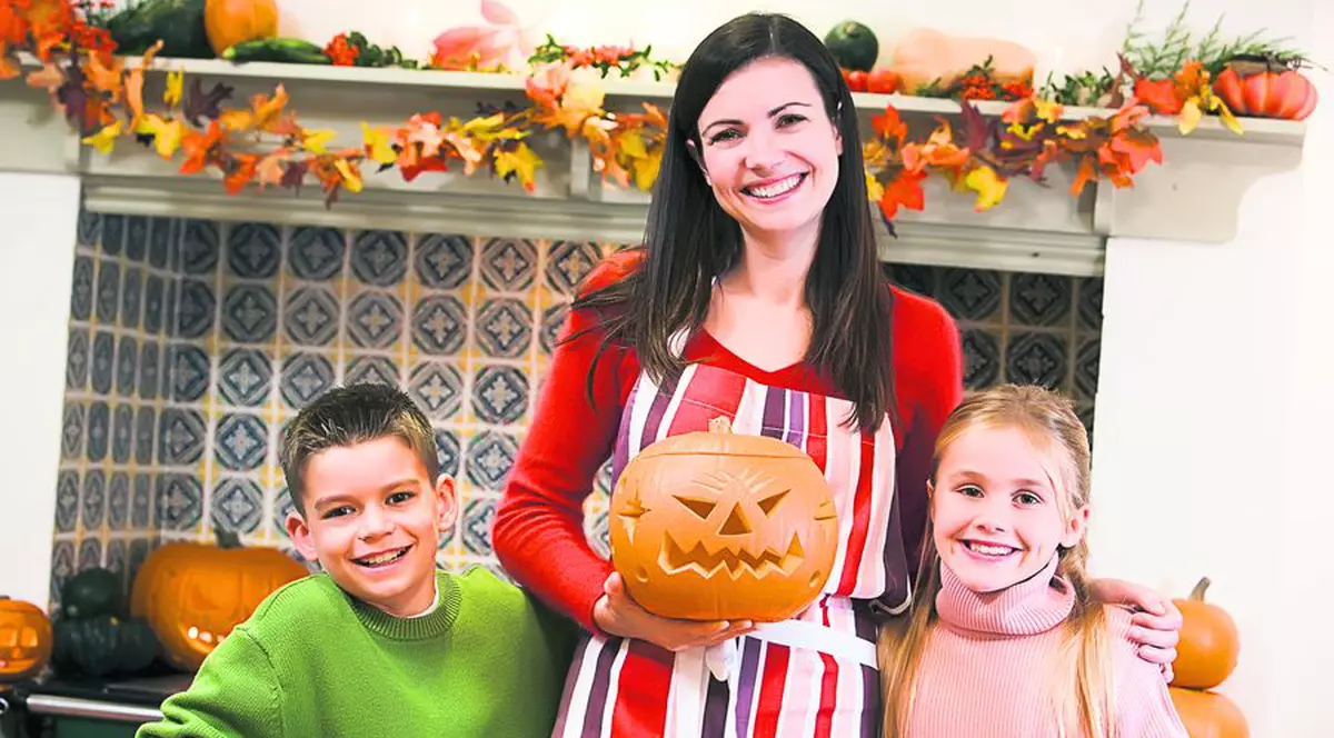 Decoraţi-vă ieftin casa pentru Halloween