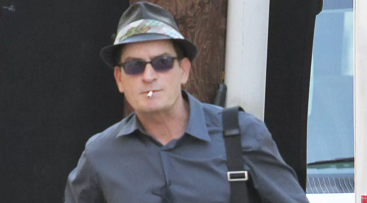 Amicul lui Charlie Sheen: "O să moară săptămâna asta, e scăpat de sub control"