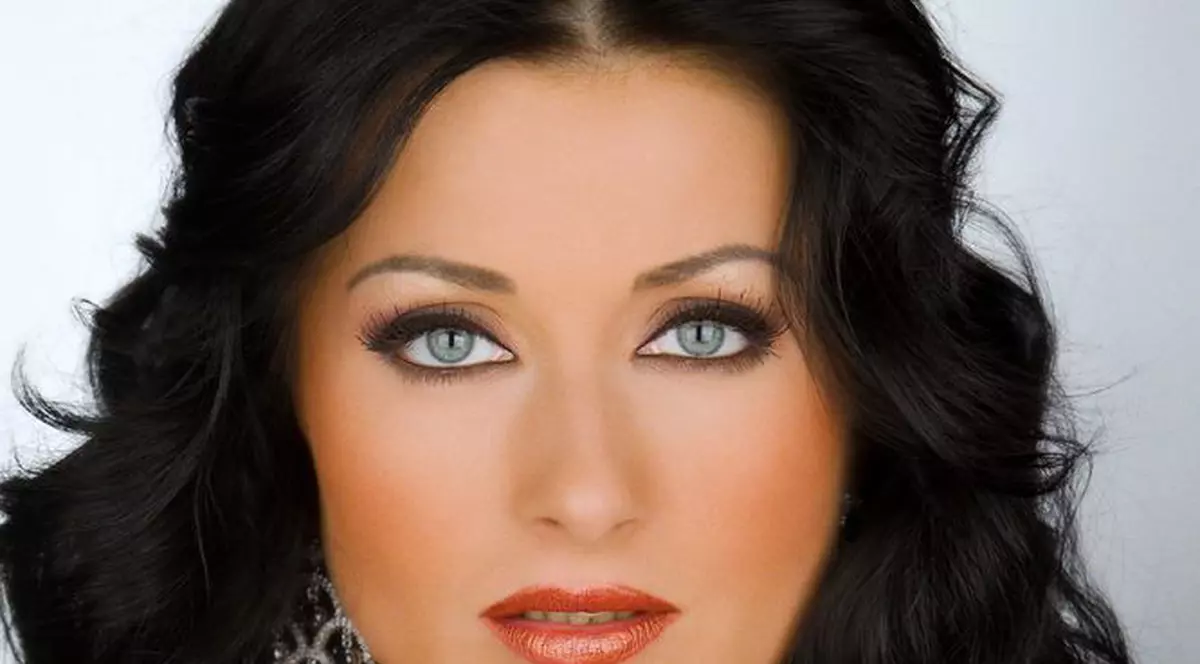 Gabriela Cristea se apucă de cântat 