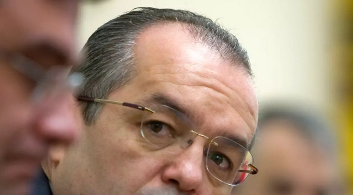 Emil Boc nu crede că va fi demis: "Nu mă ocup de bârfe, ci de creşterea economică"