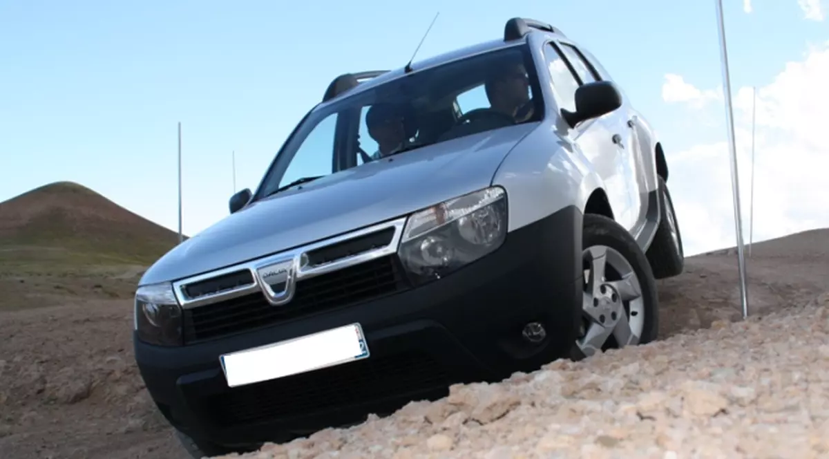 Duster a ajuns în finala Car Of The Year 2011