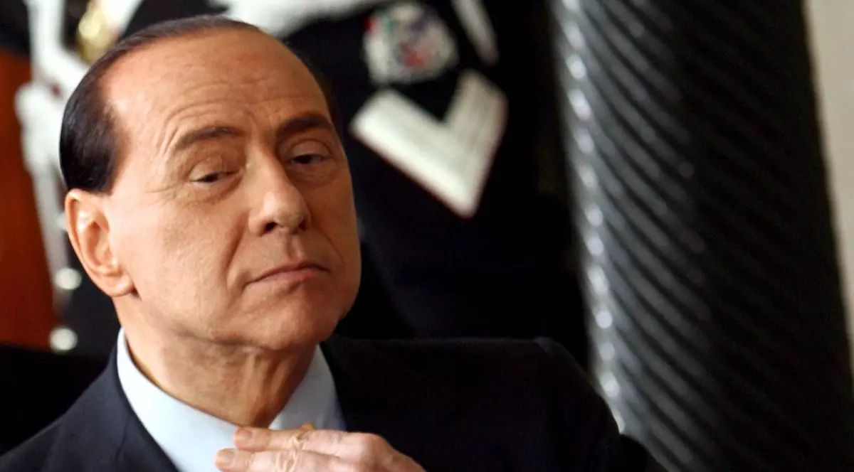 Silvio Berlusconi: "Este mai bine să îţi placă fetele decât să fii homosexual"