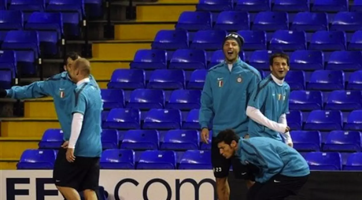 Chivu a râs de Zanetti