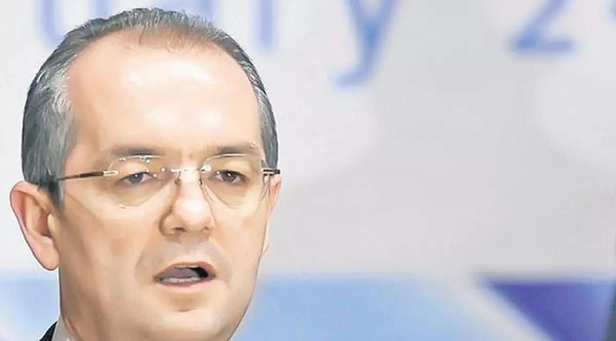 Premierul Emil Boc riscă să piardă titlul de profesor universitar
