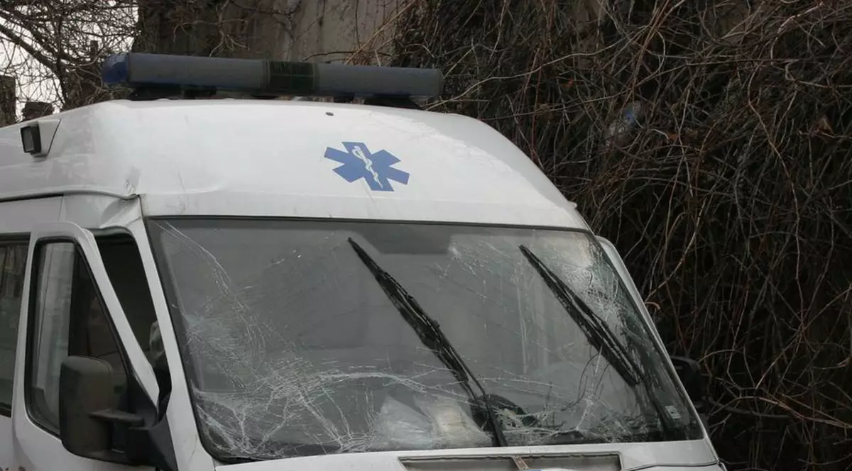O ambulanţă a fost implicată într-un accident rutier pe DN 10 Buzău - Braşov