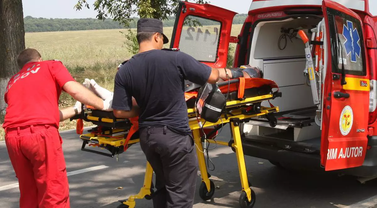 Neatenţia la volan continuă să facă victime! Un tânăr a fost accidentat mortal, în Argeş