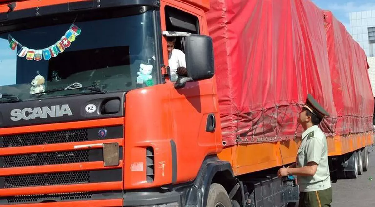 Şofer român arestat în Austria, după ce a condus în zig-zag pe autostradă