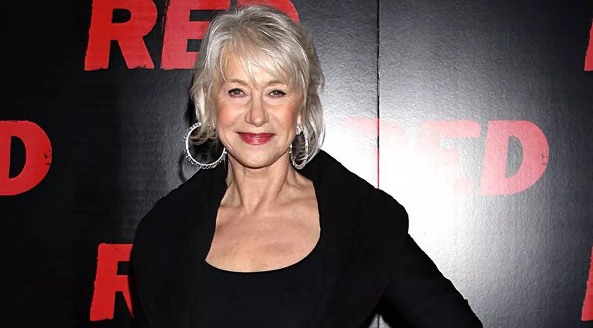 Helen Mirren a primit 573.000 euro pentru promovarea jocului "Wii Fit Plus"