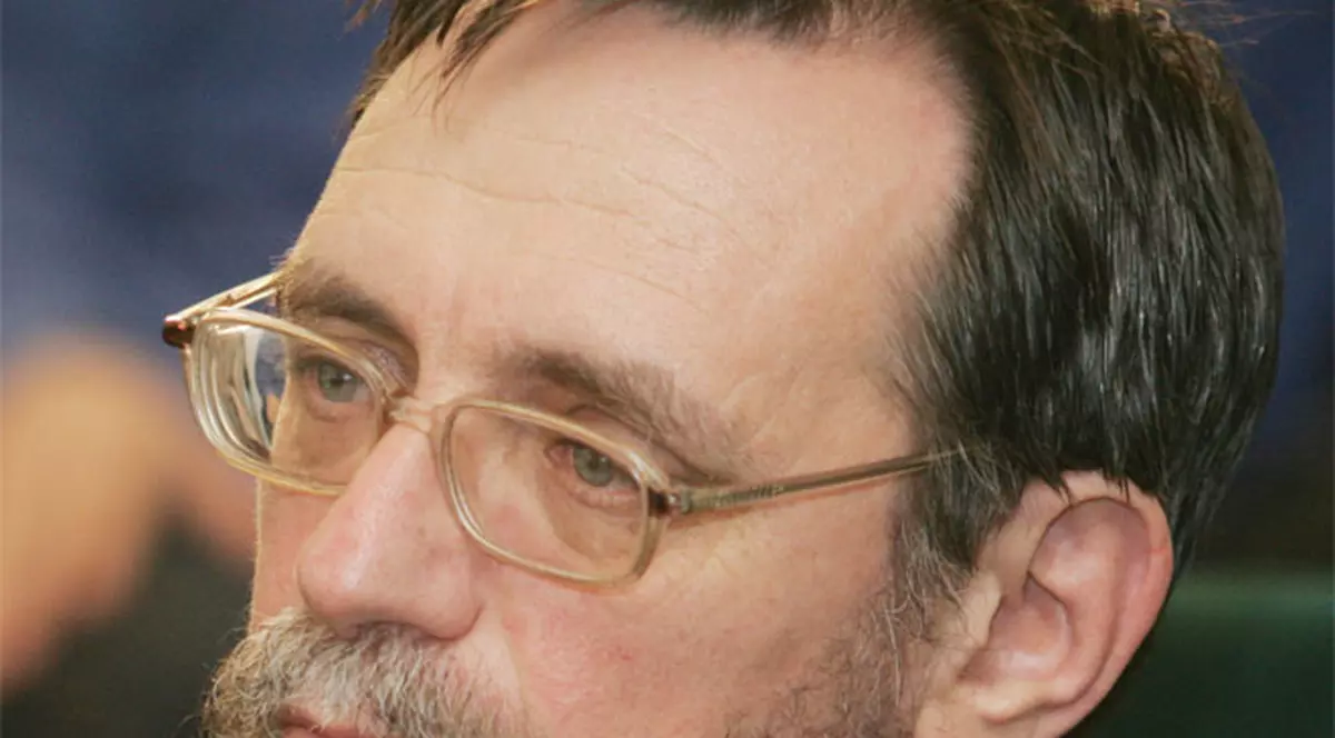 Andrei Cornea, despre Păunescu: "A susţinut un dictator crâncen şi a spălat pe creier o generaţie"