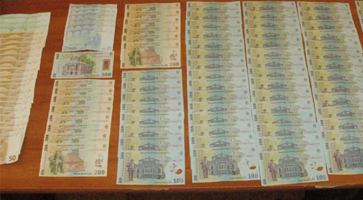 Interlopi prinşi cu focuri de armă