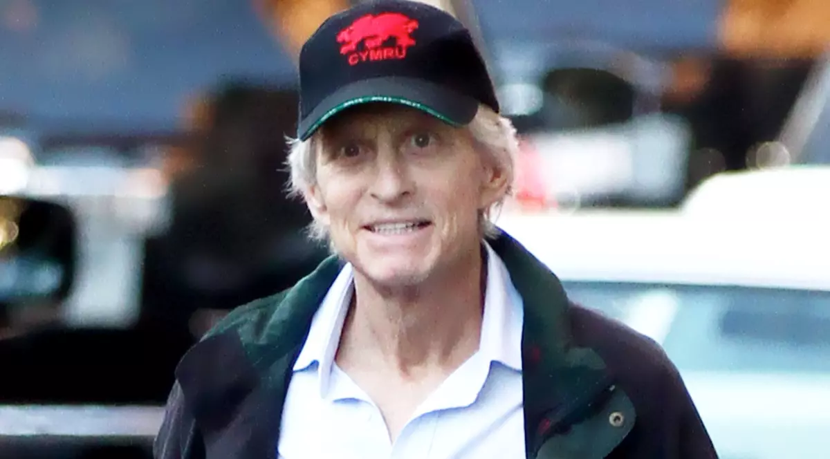 Michael Douglas se tratează cu suc de aloe