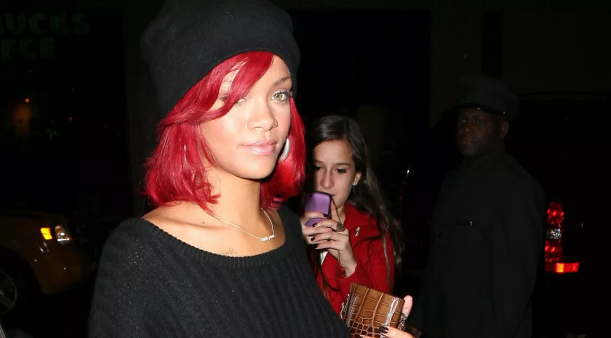 Rihanna vrea să fie epilată doar de rusoaice bătrâne, care să nu ştie engleză