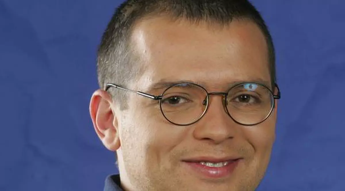 Adelin Petrişor lansează volumul "Războaiele mele" la Târgu Mureş
