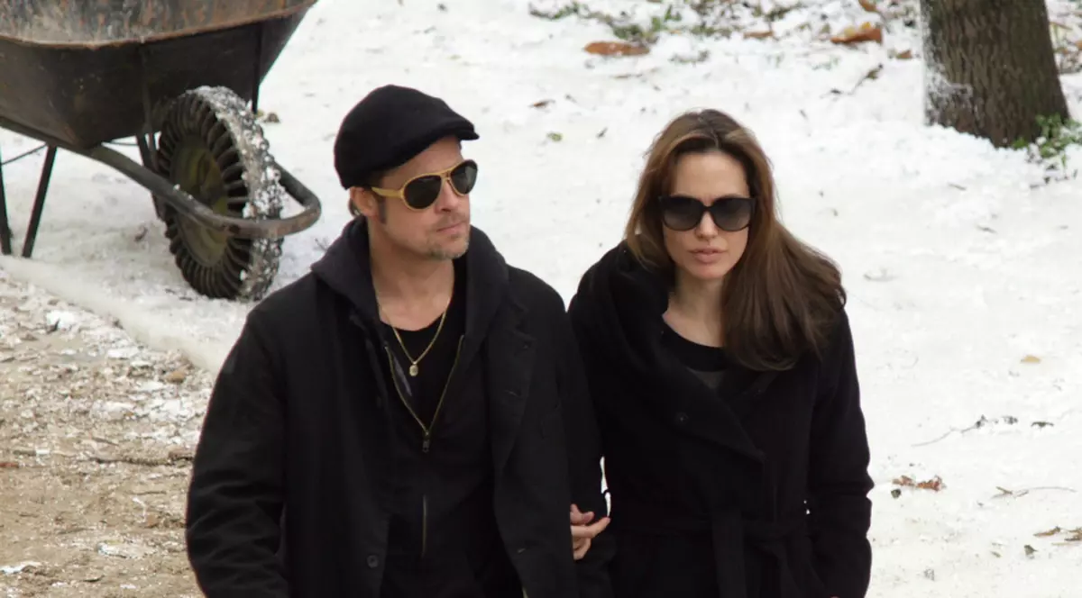 Brad Pitt, figurant în primul film al regizoarei Angelina Jolie 