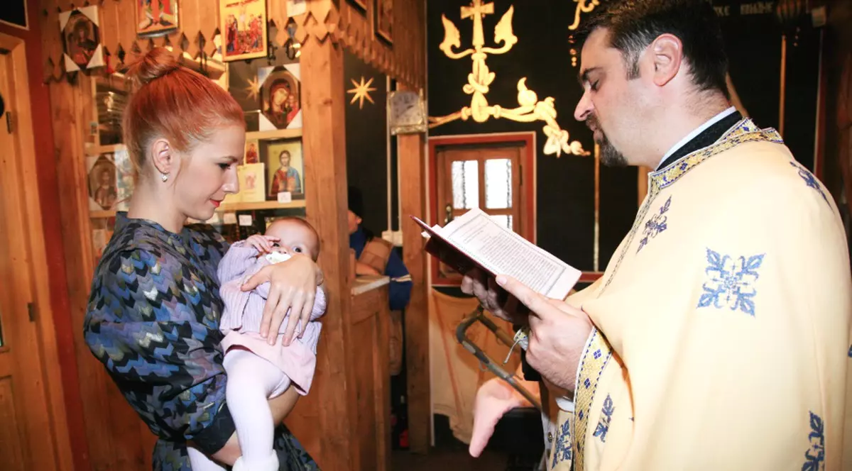 Adela Popescu, naşă de botez pentru Natalia Elena