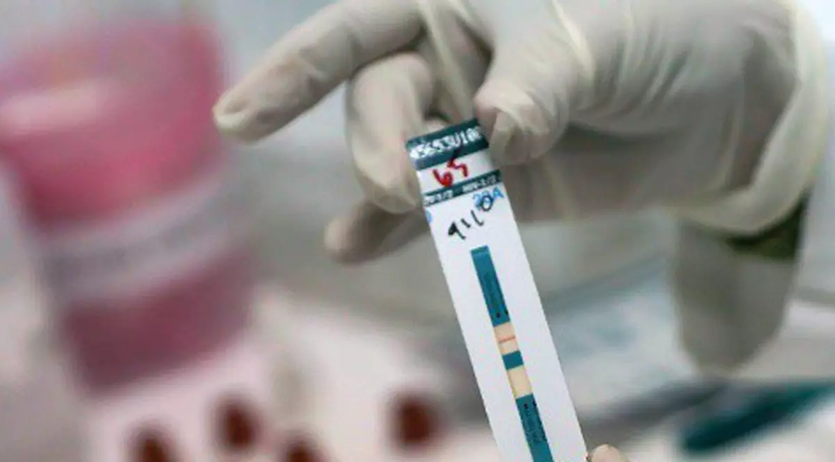 Un seropozitiv vrea să dea Ministerul Sănătăţii în judecată din cauza lipsei medicamentelor