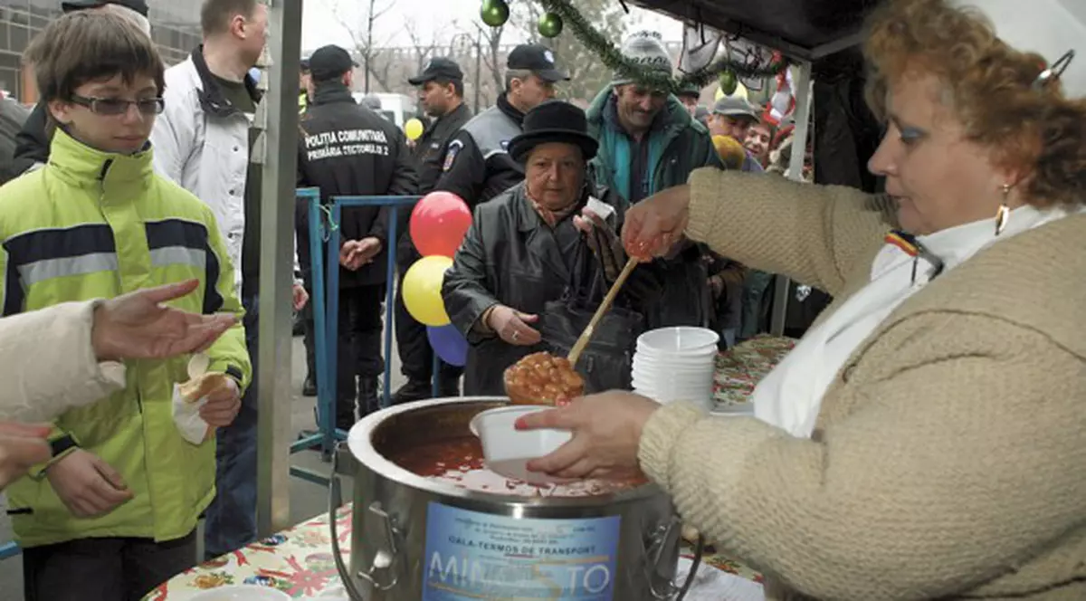1 Decembrie, sărbătorit şi anul acesta cu fasole şi ţuică