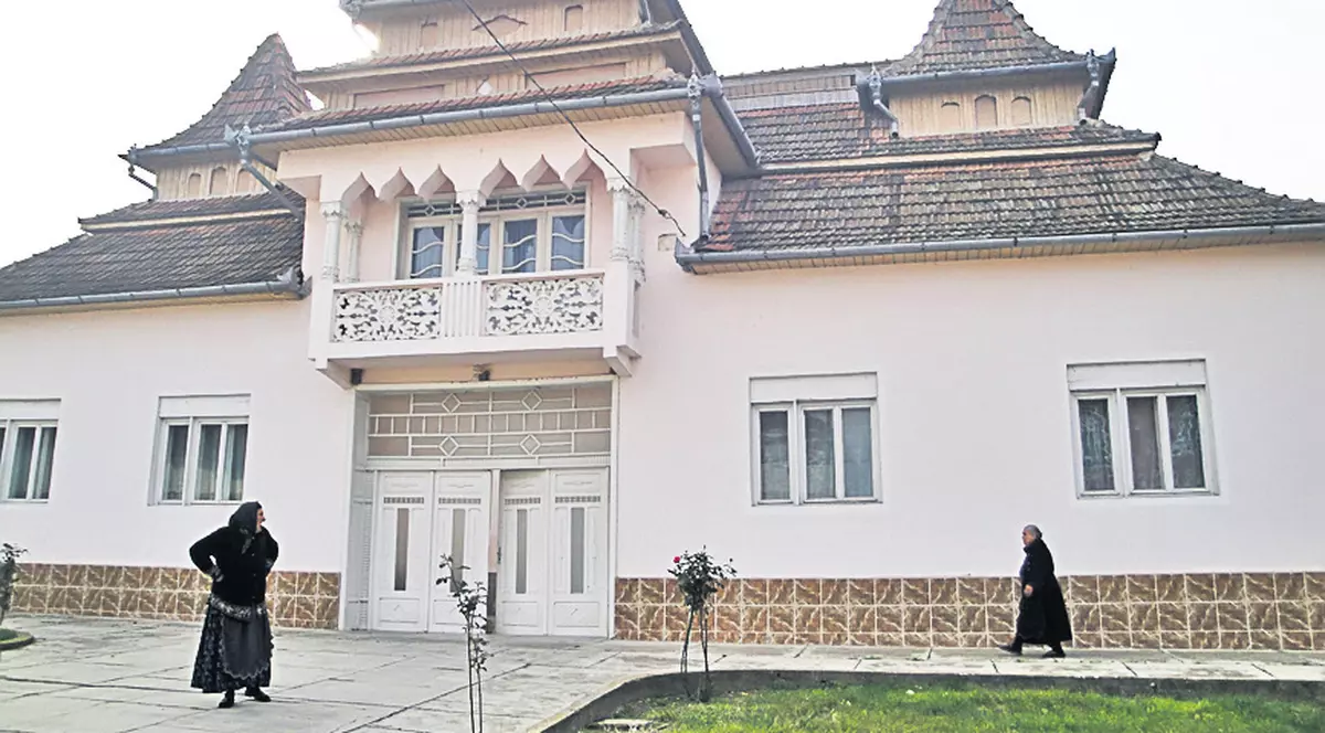 Ţiganii din Arad nu se lasă! Vor ajutoare de încălzire pentru palate