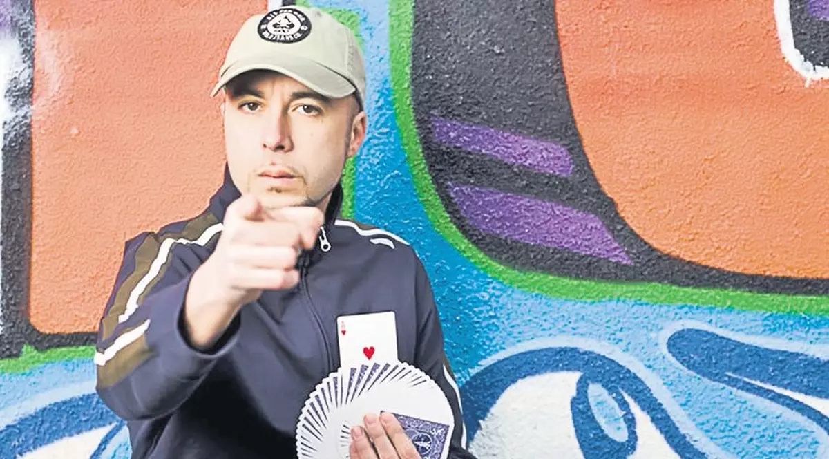 Iluzionistul Johannes şi-a asigurat mâinile pentru 150.000 de euro