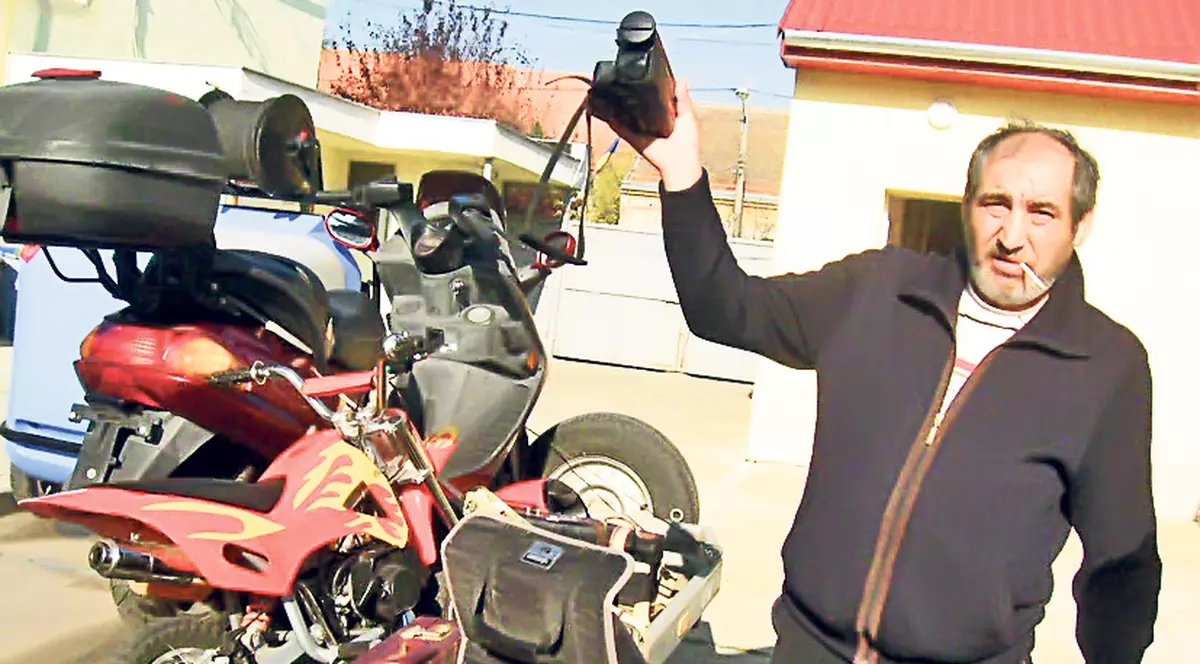 Țiganul a montat camere şi a văzut hoţii pe laptop | Bulibaşa şi-a recuperat lucrurile furate