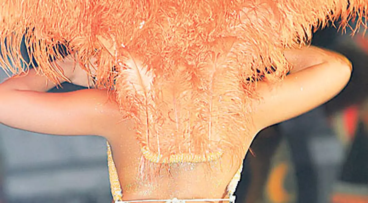 Erika, fosta iubită a dinamovistului Ousmane N’Doye, fără chiloţi pe scenă