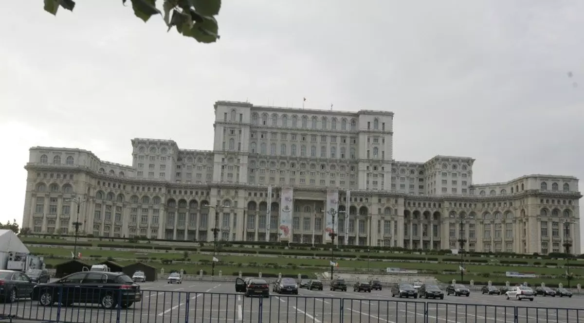 Iată parlamentarii care fac afaceri cu statul