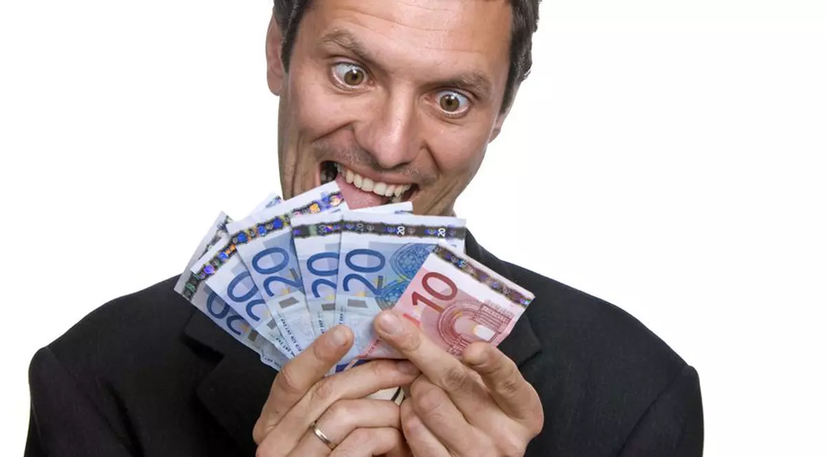 Creditele la băncile din străinătate sunt mai avantajoase pentru români