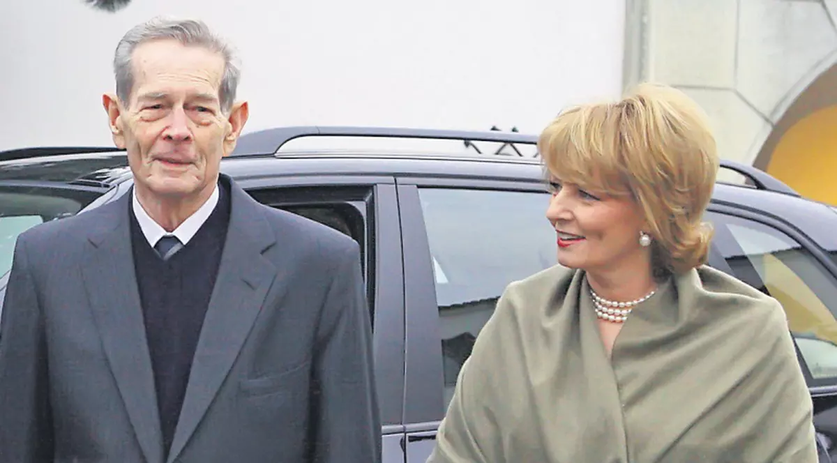 La 89 de ani, Regele Mihai I lucrează la computer