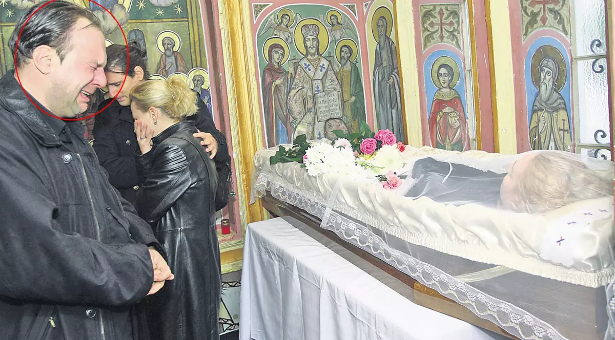 Soprana Roxana Briban era "la mâna" soţului ei: el o coafa, el o epila