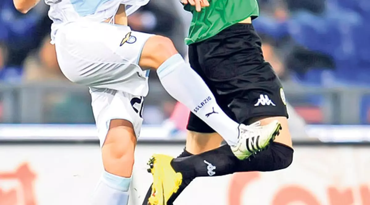 El îl încalţă pe Radu Ştefan