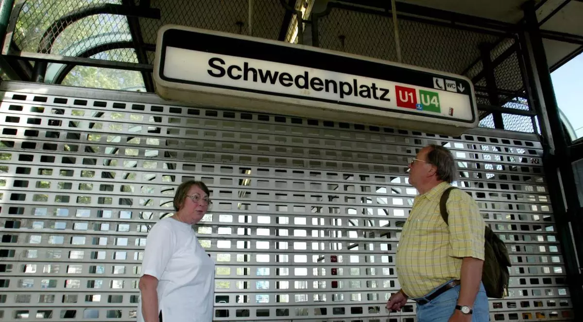 Peste 300 de călători, blocaţi două ore în metroul vienez