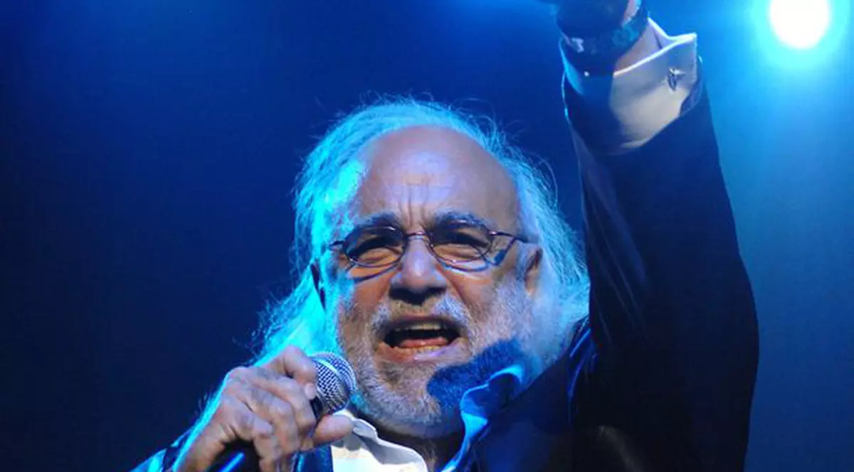 Demis Roussos va sta în acelaşi apartament în care a stat şi Madonna!