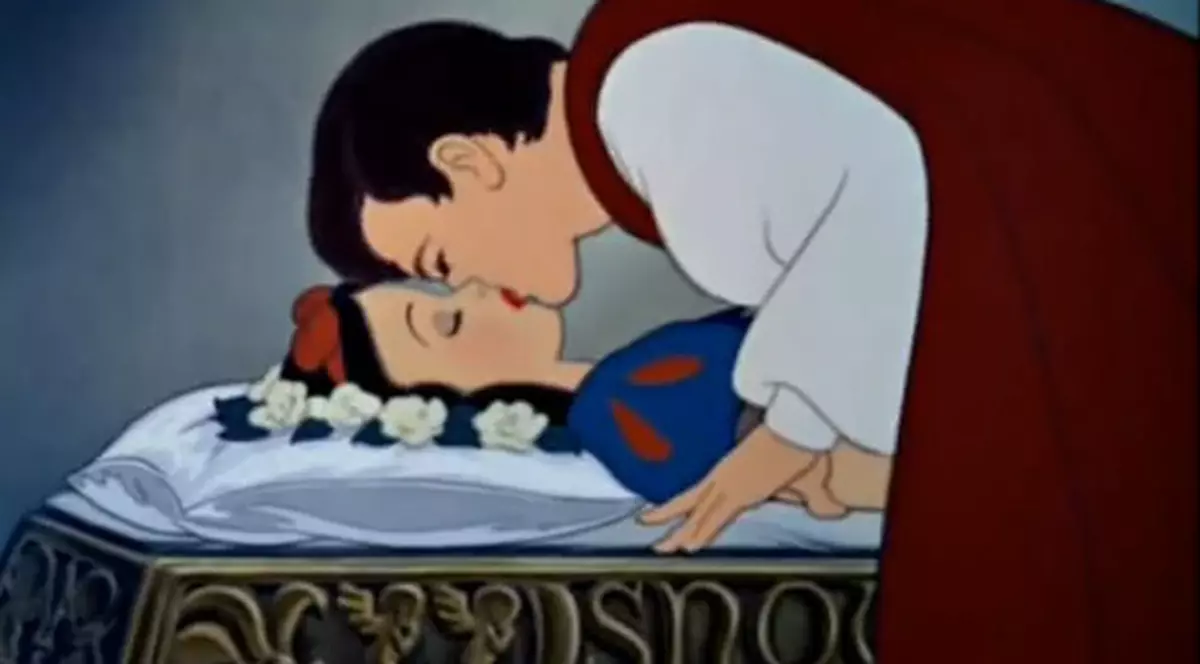 Versiunea erotică a poveştilor fraţilor Grimm: Albă ca Zăpada este o nimfomană