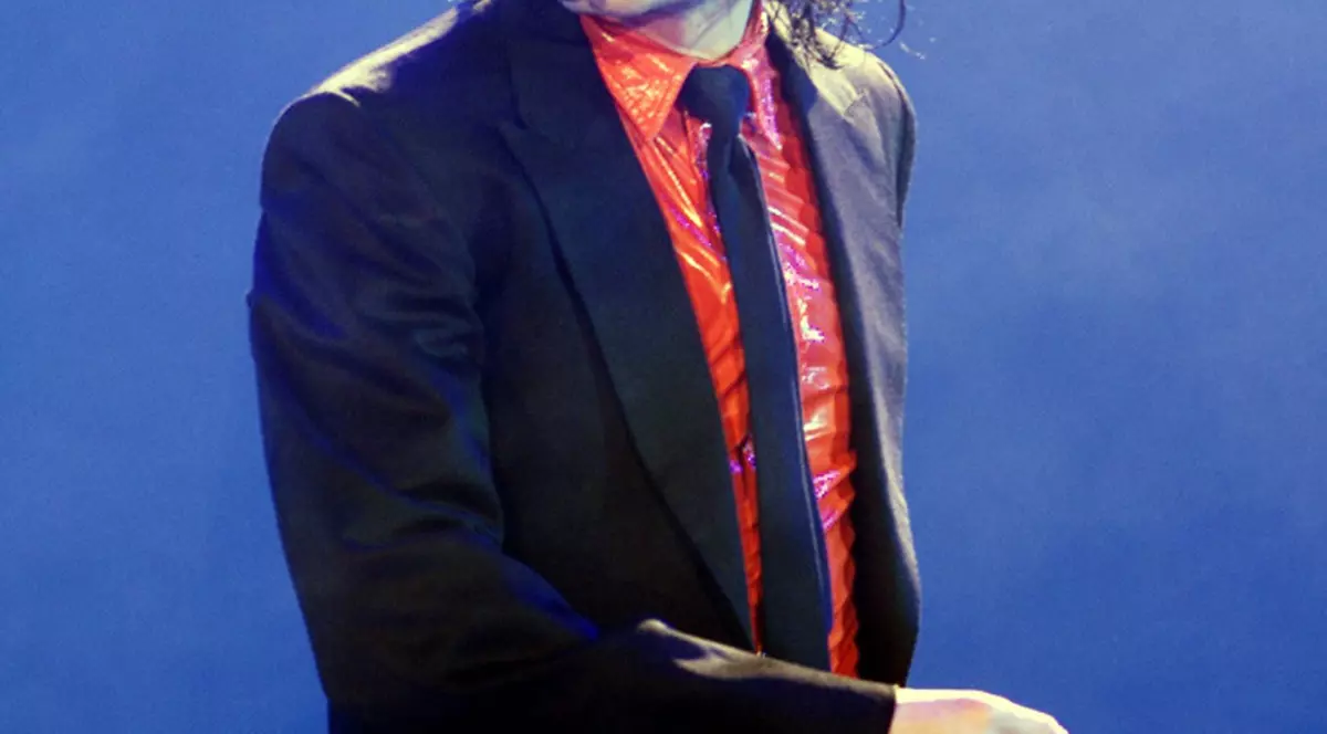 Video | Vezi super-clipul “Hold My Hand” - Michael Jackson feat. Akon 