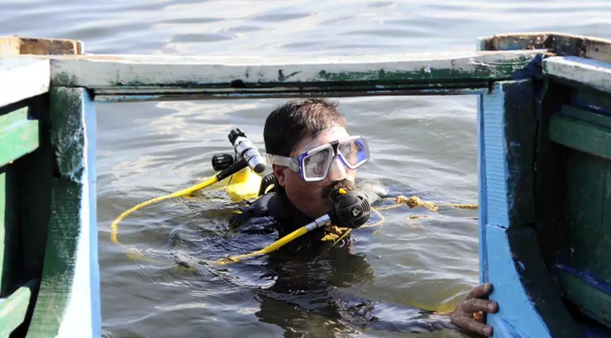 Marinar militar, găsit spânzurat la bordul unei nave din Portul Constanţa