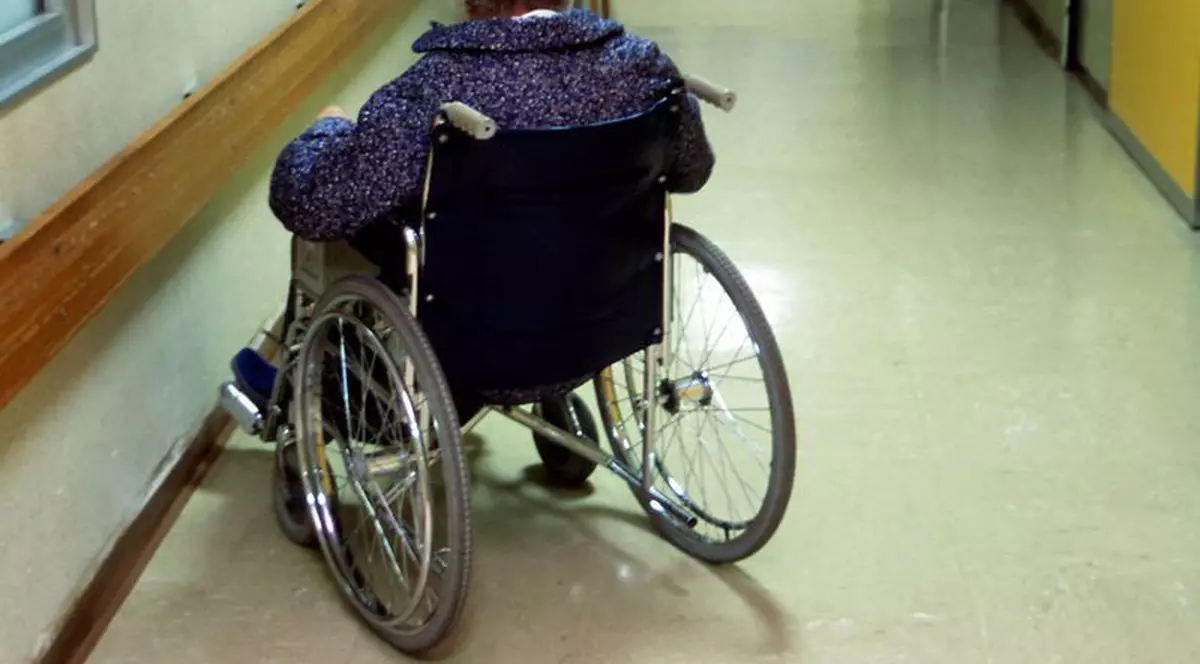 Un bărbat de 71 de ani, în scaun cu rotile, condamnat la închisoare pentru un jaf