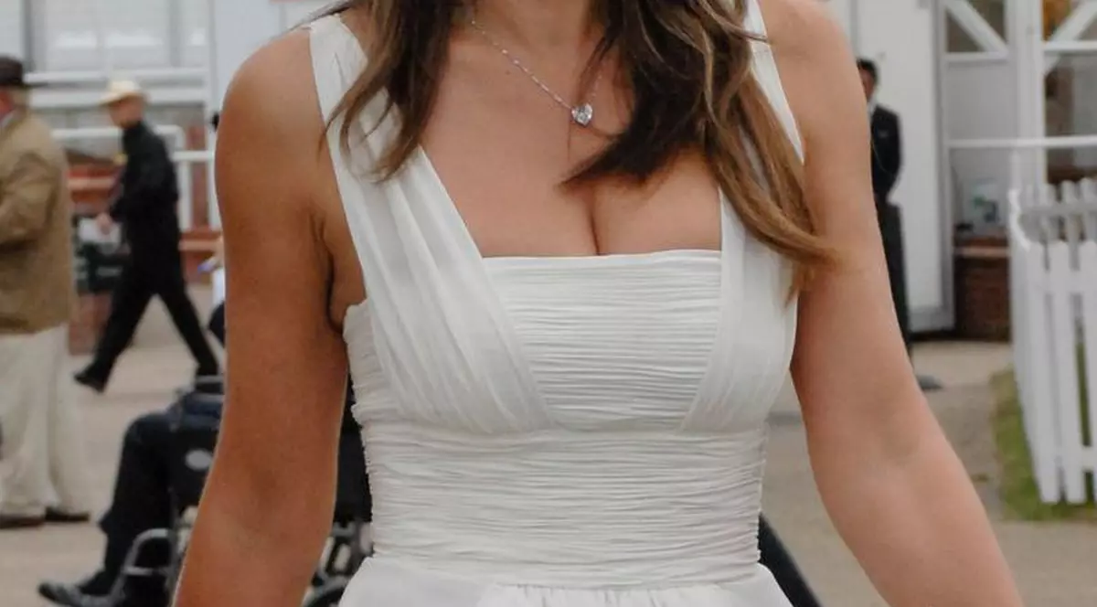 Elizabeth Hurley pe Twitter: "M-am despărţit de soţul meu Arun Nayar de câteva luni"