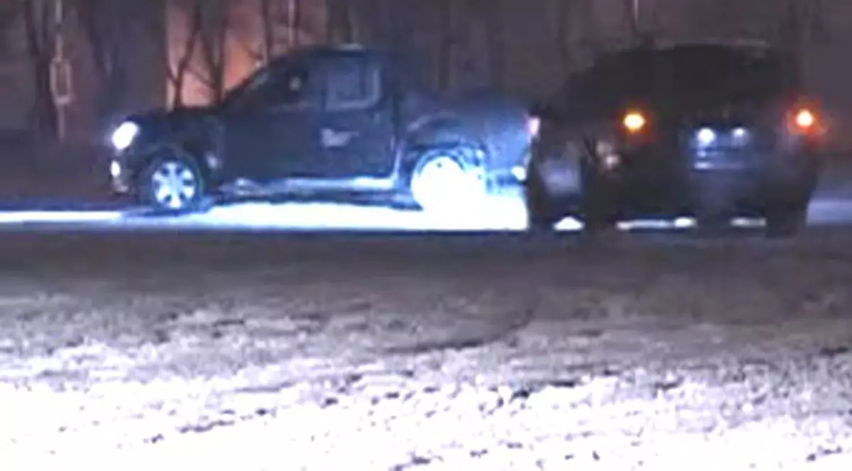 Video | Vezi cum se distrează şoferii, derapând cu maşinile pe zăpadă