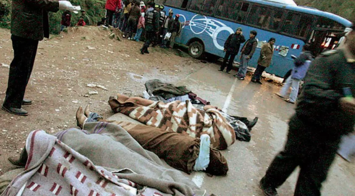 18 morţi şi 20 de răniţi în urma unui accident de autobuz în Peru