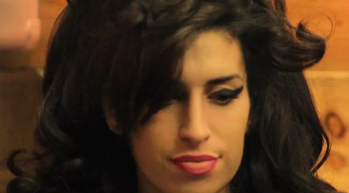 Amy Winehouse a învăţat să gătească şobolani
