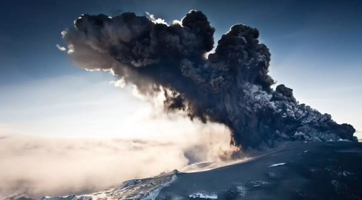 Vulcanul Eyjafjallajokull a devenit atracţie pentru turiştii americani