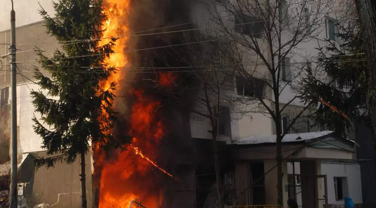 Scurgerile de gaze din reţea, cauza probabilă a exploziei de la Bacău 