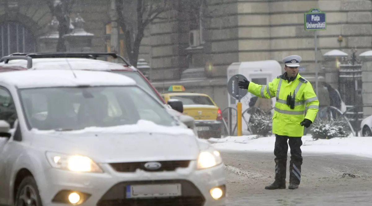 Peste 13.000 de poliţişti vor asigura ordinea publică de Crăciun 