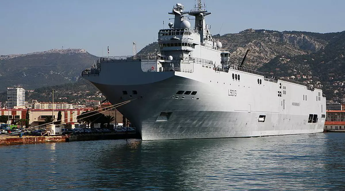 Afacere fără precedent: Rusia va cumpăra de la Franţa două nave de război Mistral