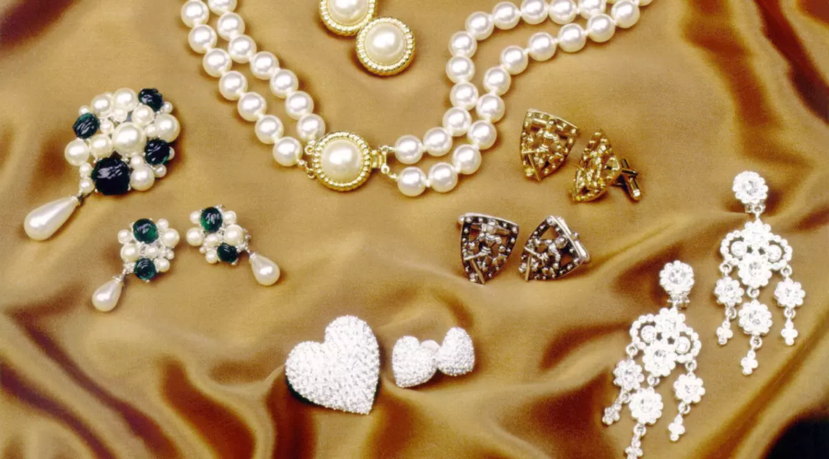 A furat bijuterii ca să-şi ajute copilul suspectat de cancer