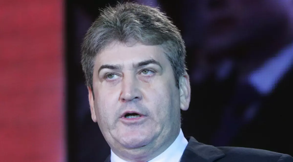 Preşedintele României spune că pensiile militarilor de sub 3.000 de lei nu vor fi reduse