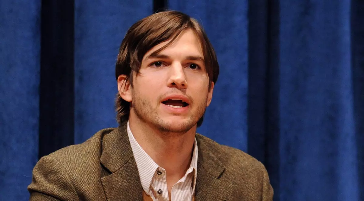 Ashton Kutcher susţine că sfârşitul lumii e aproape