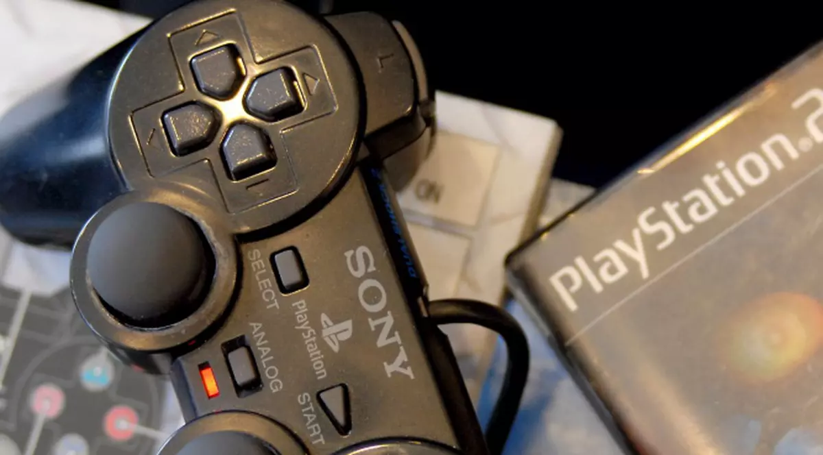 A furat două console de jocuri din sicriul unui adolescent