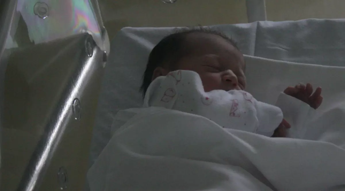 O fetiţă născută în Italia a murit la o zi după ce a fost externată din spital