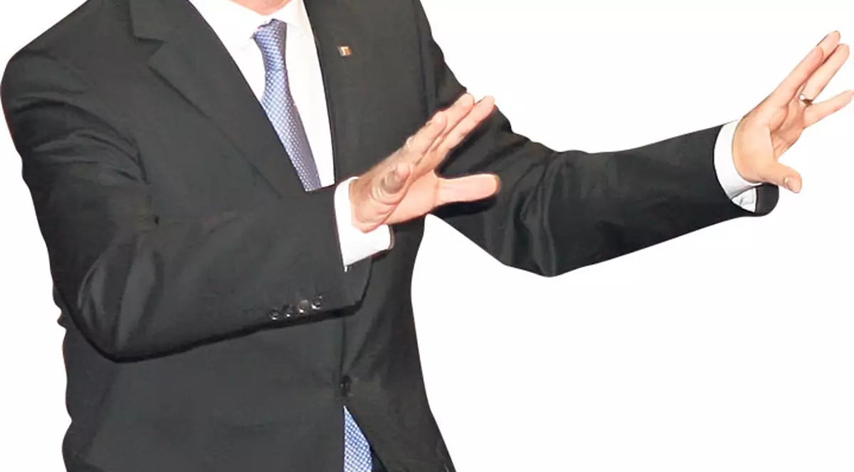 Băse citeşte «De ce iubim femeile»